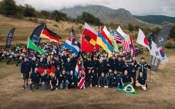 Стартовал BMW Motorrad International GS Trophy 2026 в Румынии: 13 команд, шесть дней и 1500 км по Карпатам