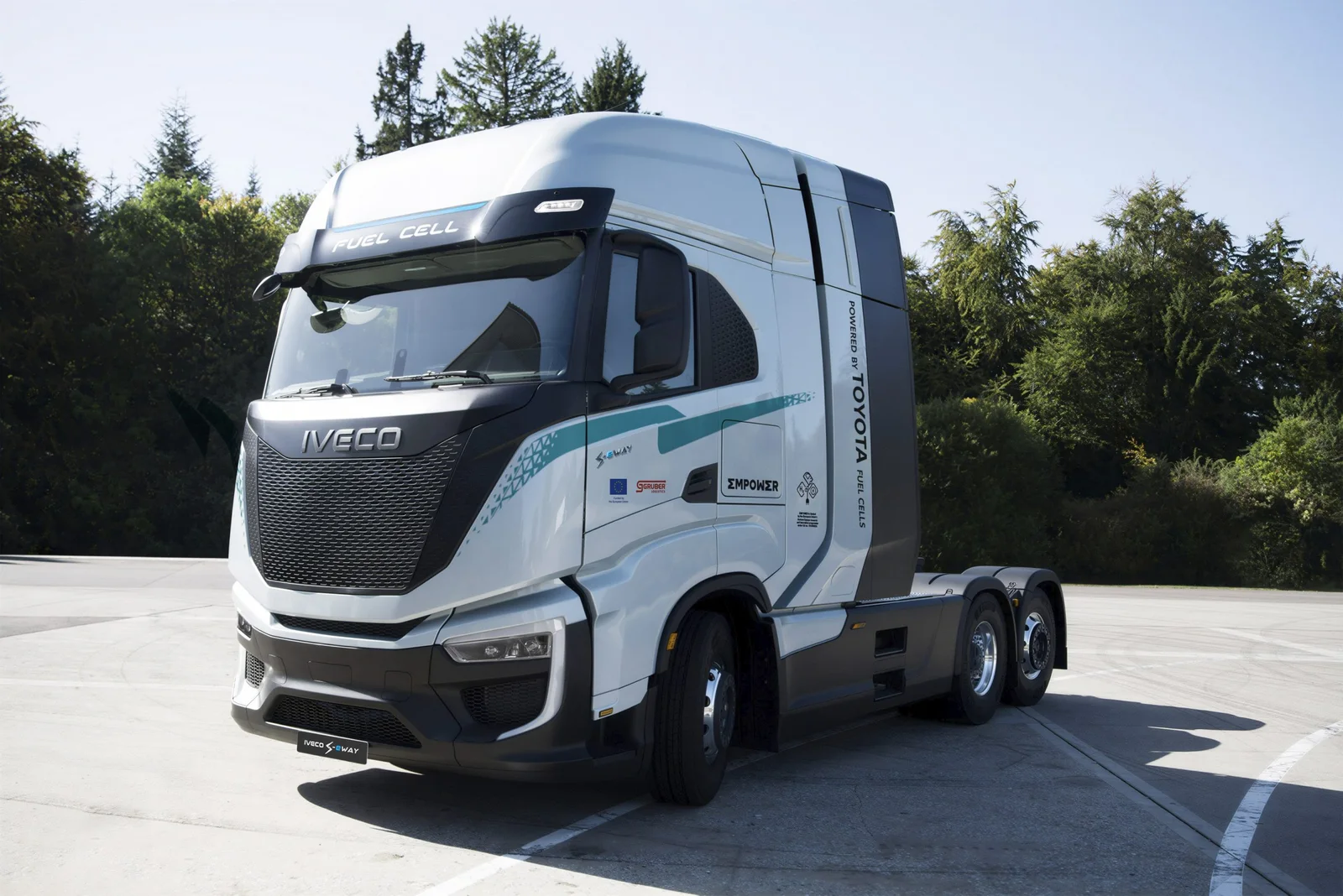 Toyota и IVECO совместно разработают водородный грузовик нового поколения в рамках проекта EMPOWER