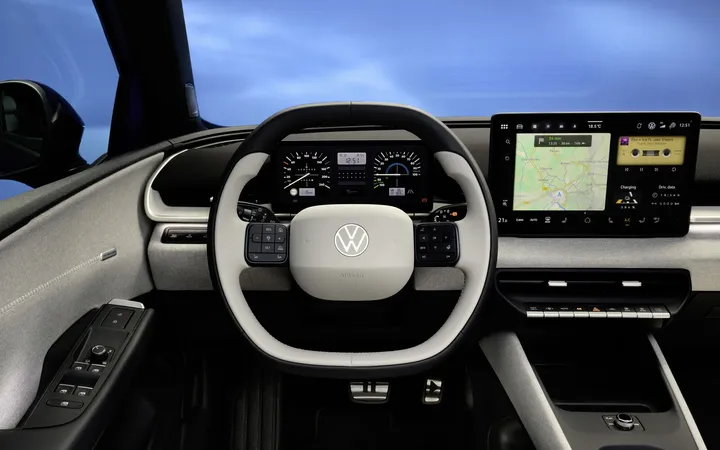 Volkswagen представил новый интерьер ID. Polo: ретро-дисплей и физические кнопки