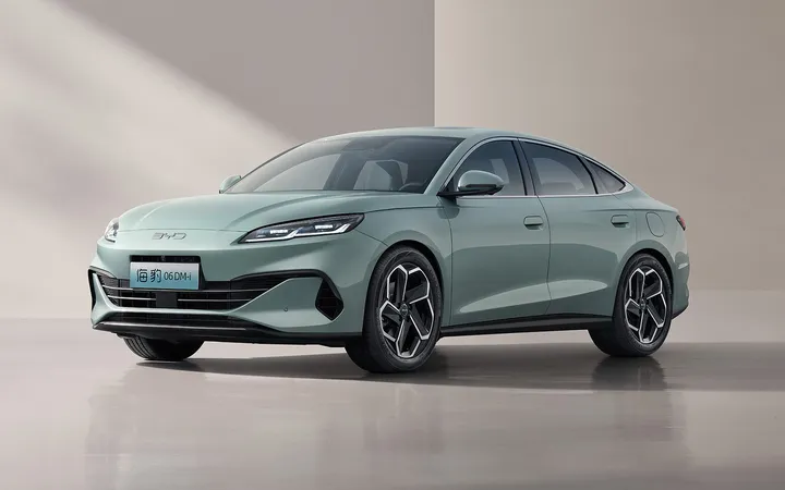 BYD Seal 06 2026 года: гибрид или электромобиль — что выбрать для семьи и города