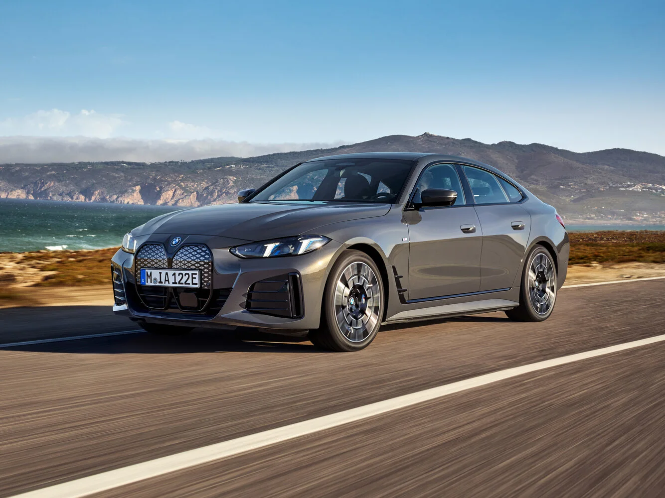 BMW i4 2026 года: какой электролифтбек выбрать — eDrive40 или M60?