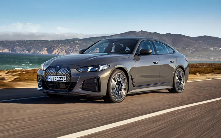 BMW i4 2026 года: какой электролифтбек выбрать — eDrive40 или M60?