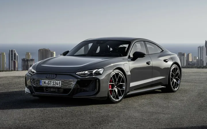 Audi RS e-tron GT 2026 года: как выбрать между Electro и Performance