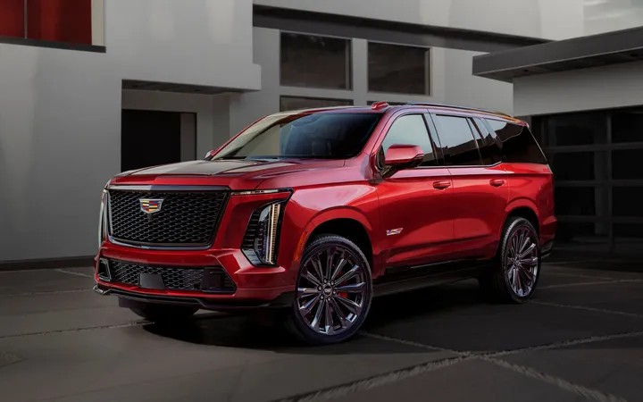 Cadillac Escalade-V 2026 года: как выбрать между стандартной версией и удлинённой ESV