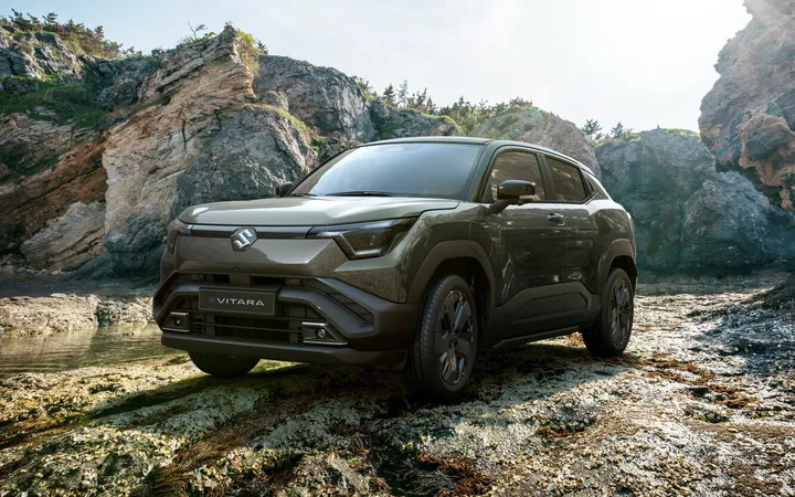 Suzuki e Vitara 2026 года: как выбрать между тремя версиями электрического кроссовера