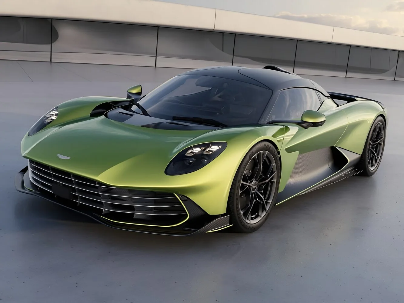Aston Martin Valhalla 2026 года: гибридный гиперкар с активной аэродинамикой