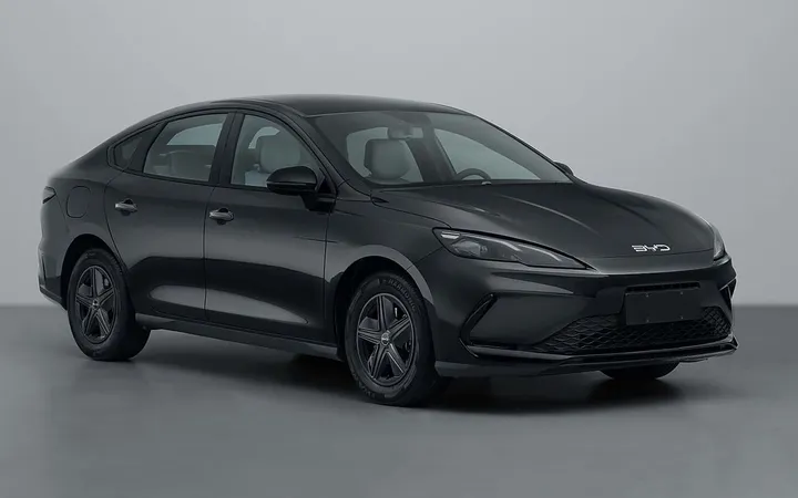 BYD Seal 05 2026 года: какой гибридный седан выбрать — с батареей 7,68 или 15,87 кВт·ч?