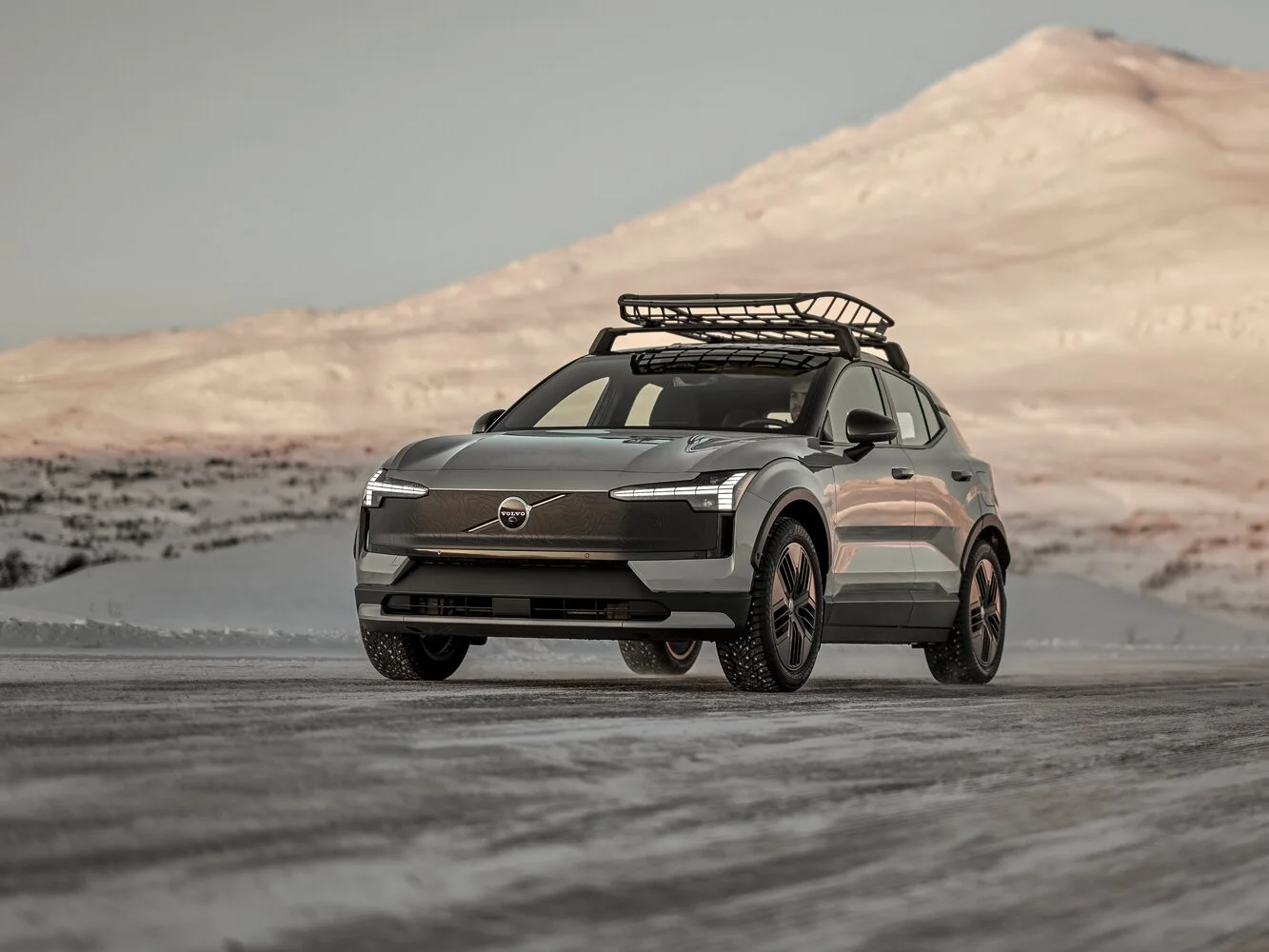 Volvo EX30 Cross Country 2026 года: компактный электрокроссовер с внедорожным характером