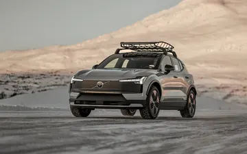 Volvo EX30 Cross Country 2026 года: компактный электрокроссовер с внедорожным характером