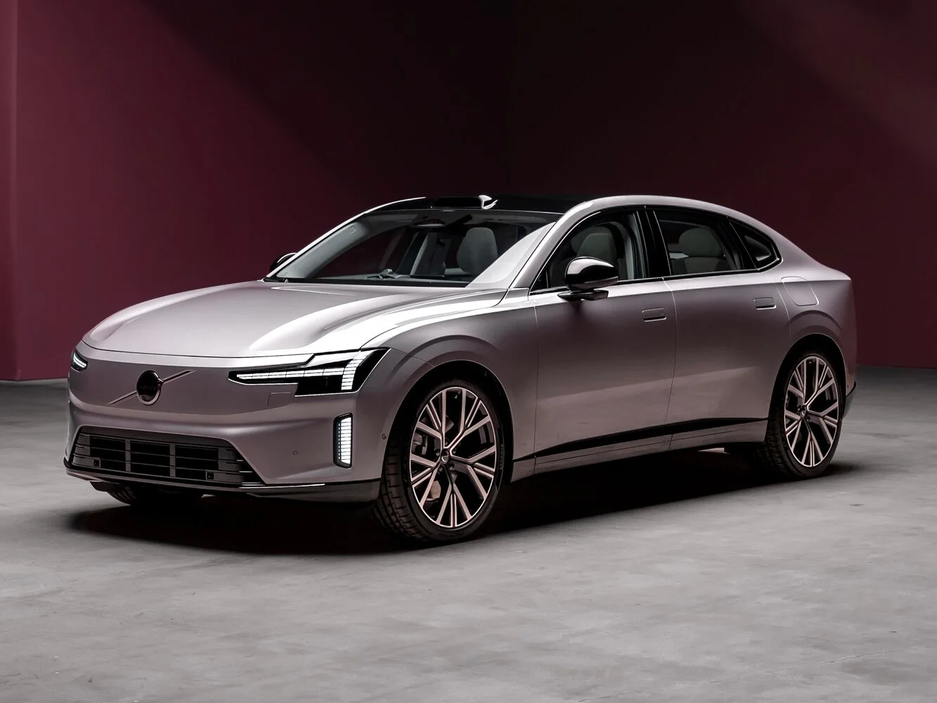 Volvo ES90 2026 года: выбираем версию — задний привод, полный или Performance