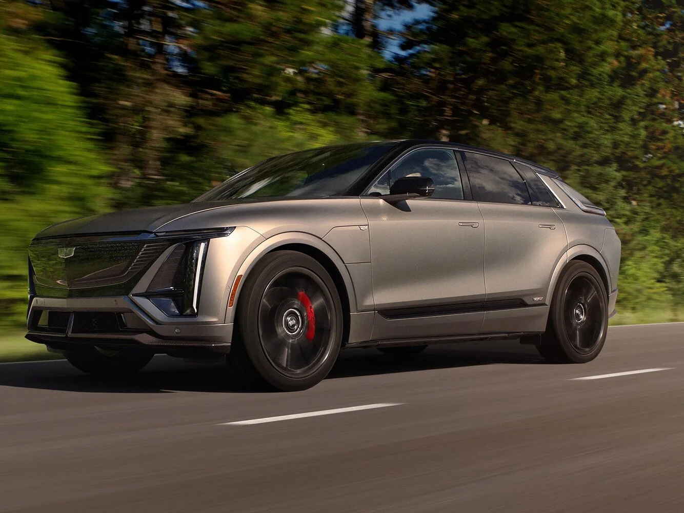 Cadillac Lyriq-V 2026 года: 615 л.с. и запас хода 459 км — стоит ли брать?