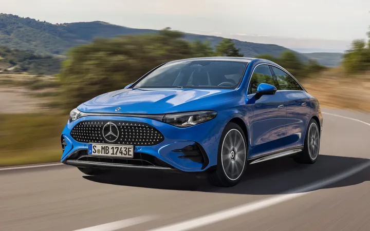 Mercedes-Benz CLA 2026 года: как выбрать между гибридом и электромобилем