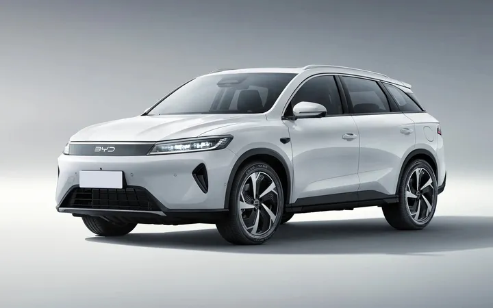 BYD Sea Lion 05 2026 года: какой гибрид или электромобиль выбрать для города и трассы