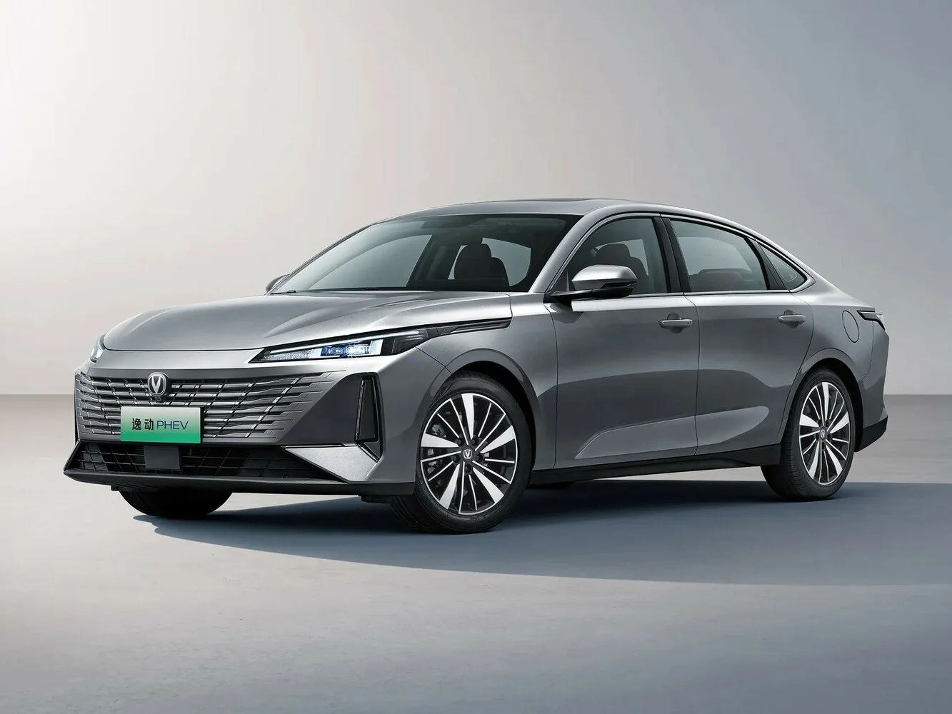 Changan Eado 2026 года: какой гибрид выбрать — 70 или 145 км на электротяге?