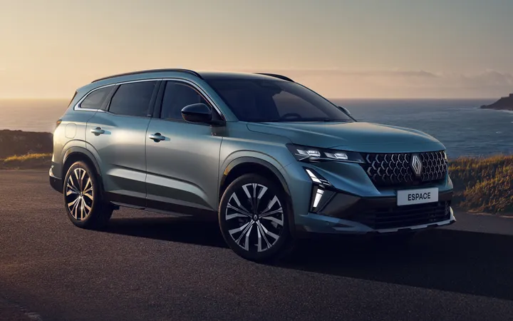 Renault Espace 2026 года: выбираем пяти- или семиместную версию гибридного минивэна