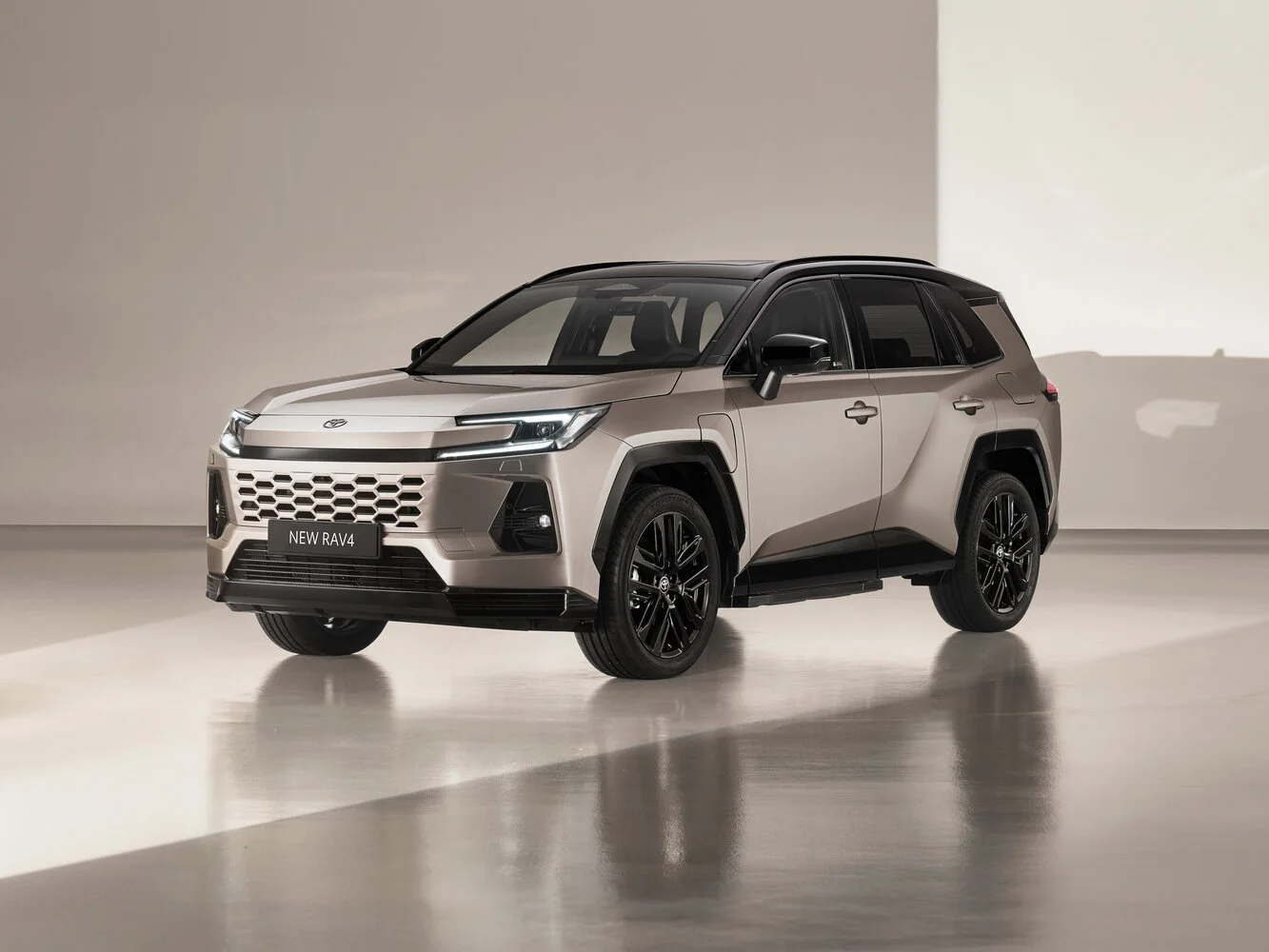 Toyota RAV4 2026 года: как выбрать версию среди гибридов и бензиновых моторов