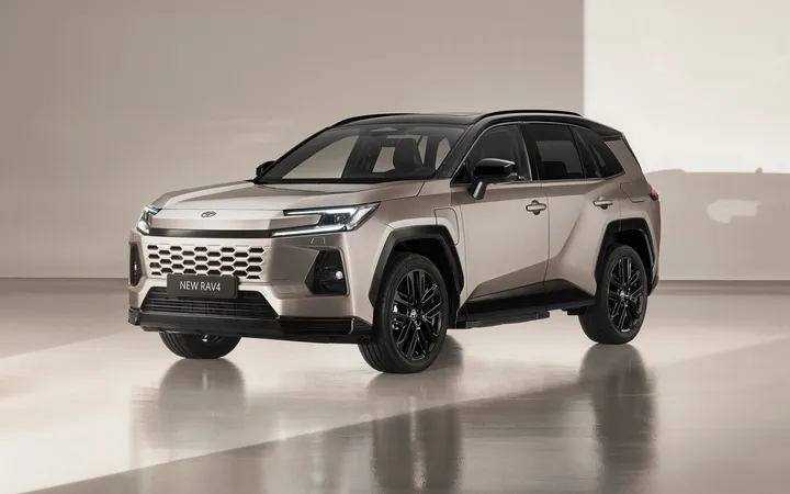 Toyota RAV4 2026 года: как выбрать версию среди гибридов и бензиновых моторов
