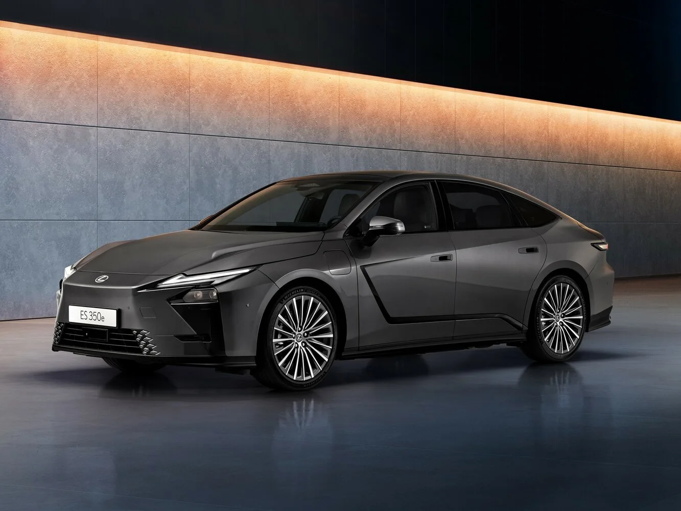 Lexus ES 2026 года: какой гибрид или электромобиль выбрать для комфортных поездок