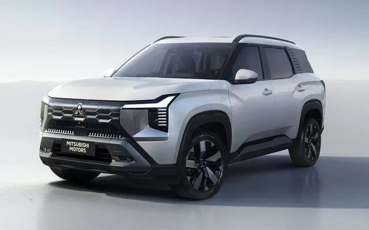 Mitsubishi Destinator 2026 года: семиместный кроссовер для практичных семей
