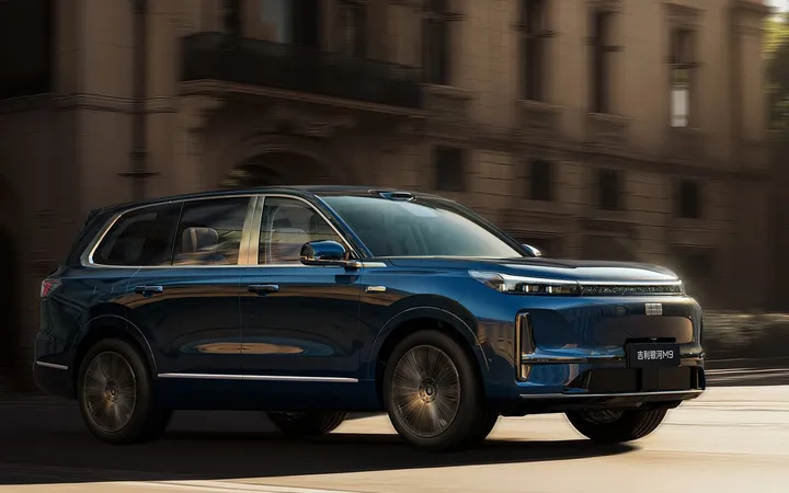 Geely Galaxy M9 2026 года: какой гибридный шестиместный кроссовер выбрать