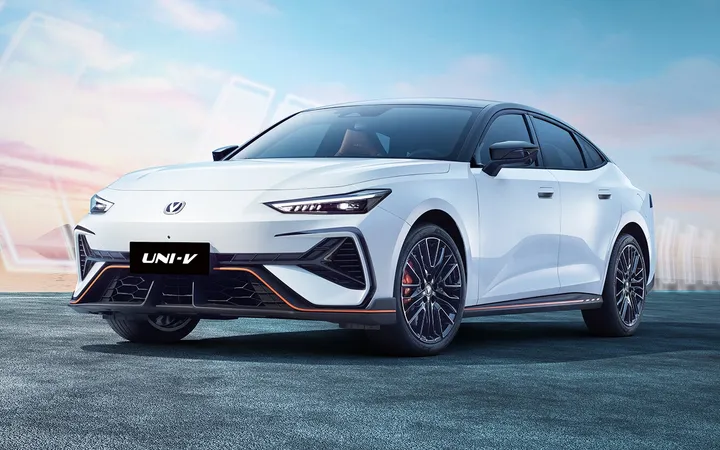 Changan UNI-V 2026 года: какой мотор выбрать — 1.5 или 2.0?