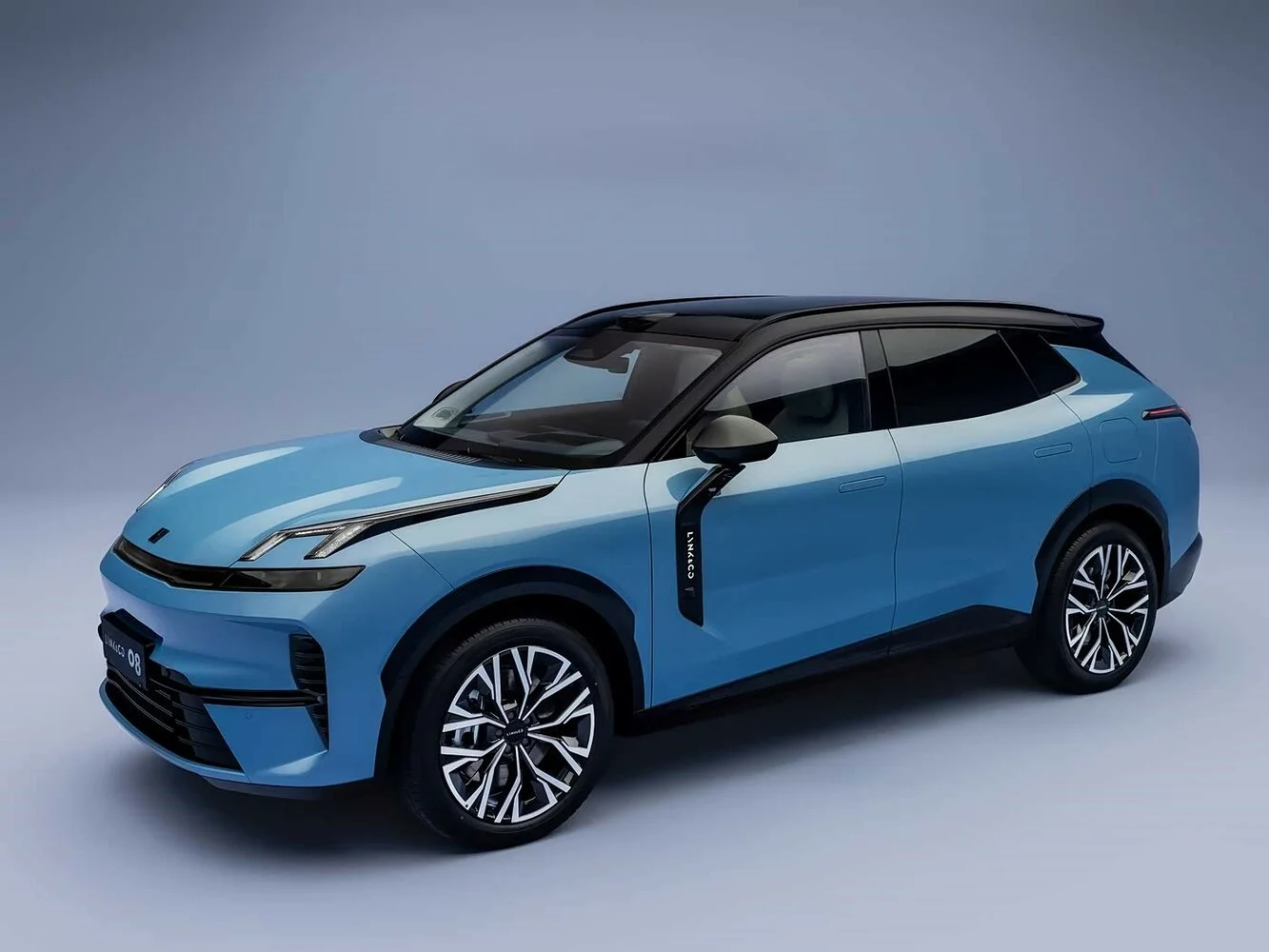 Lynk & Co 08 2026 года: выбираем версию гибридного кроссовера