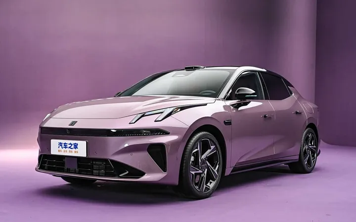 Lynk & Co 07 2026 года: какой гибридный седан выбрать — базу, GT или полноприводный GT 4WD?