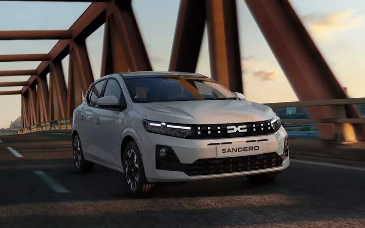 Dacia Sandero 2026 года: какой мотор и версию выбрать для города и трассы