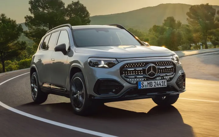 Mercedes-Benz GLB 2026 года: компактный кроссовер с семью местами и выбором силовых установок