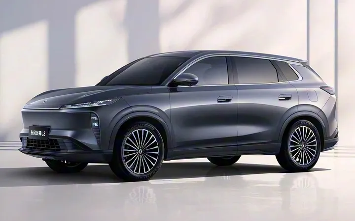Dongfeng Aeolus L8 2026 года: какой гибридный кроссовер выбрать — с батареей 18.1 или 30.3 кВт·ч?