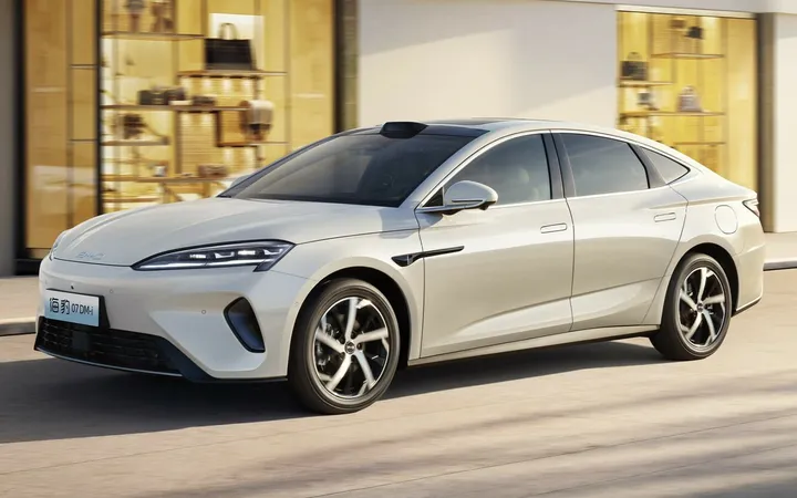 BYD Seal 07 2026 года: какой гибрид или электромобиль выбрать?