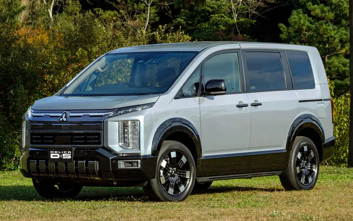 Mitsubishi Delica D:5 2026 года: практичный полноприводный минивэн для большой семьи