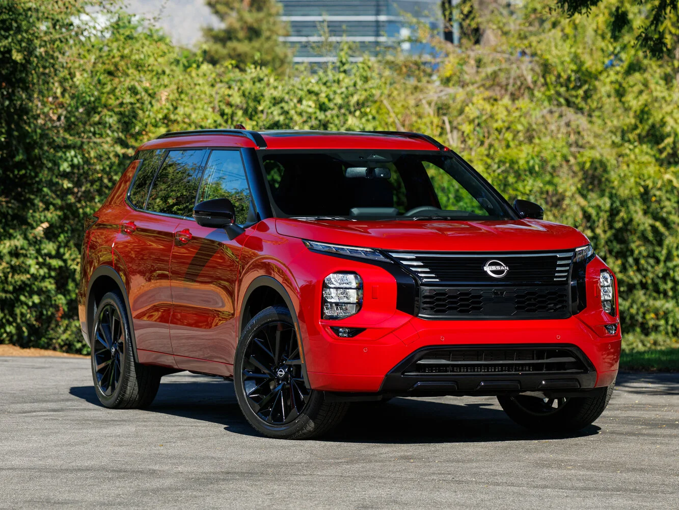 Nissan Rogue 2026 года: семиместный гибрид с запасом хода 61 км и полным приводом