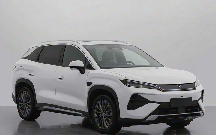 BYD Song Ultra 2026 года: просторный электрический кроссовер с запасом хода до 710 км