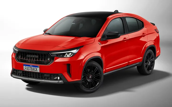 Abarth Fastback 2026 года: спортивный кроссовер с купеобразным силуэтом и вместительным багажником