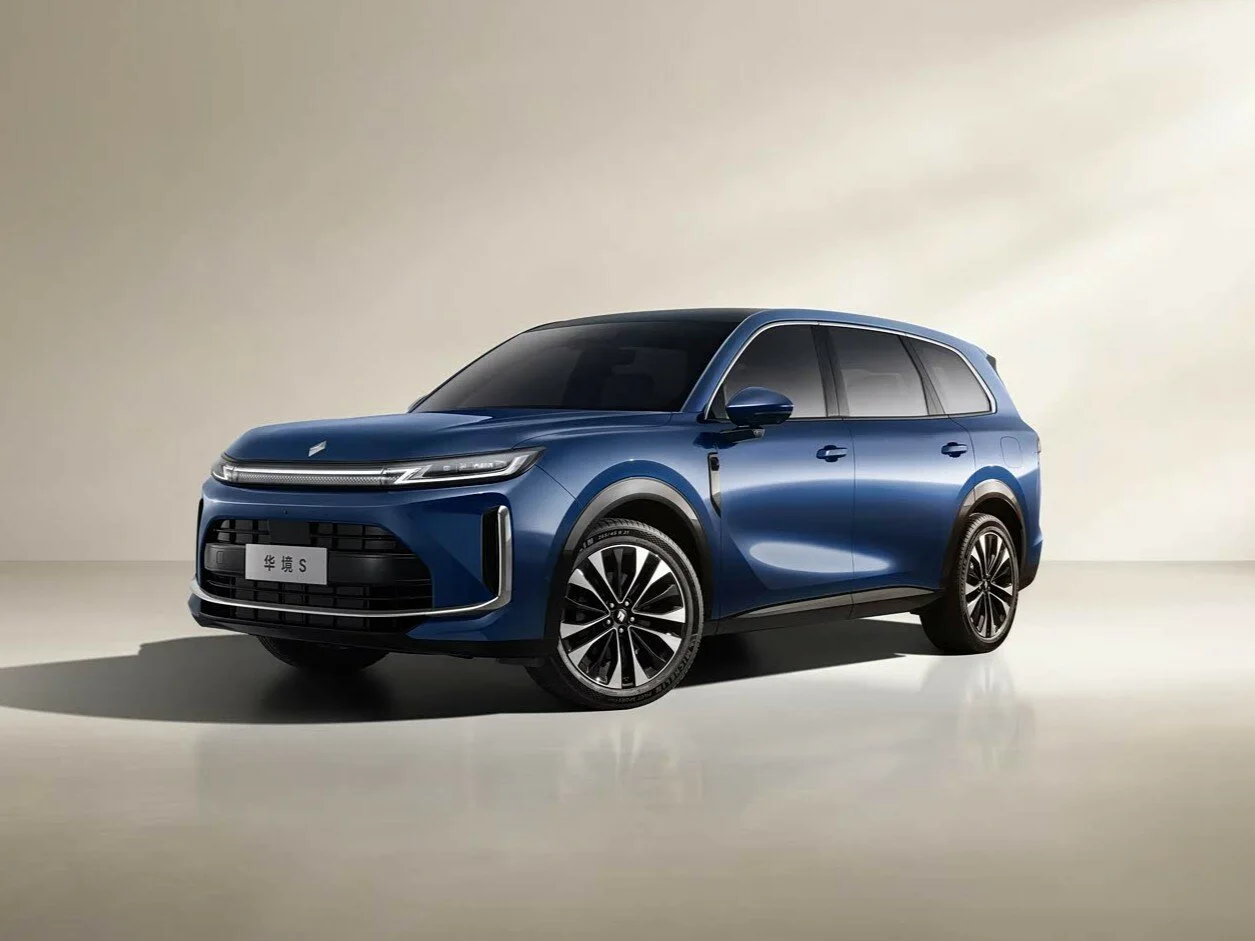 Wuling Huajing S 2026 года: выбираем между передним и полным приводом