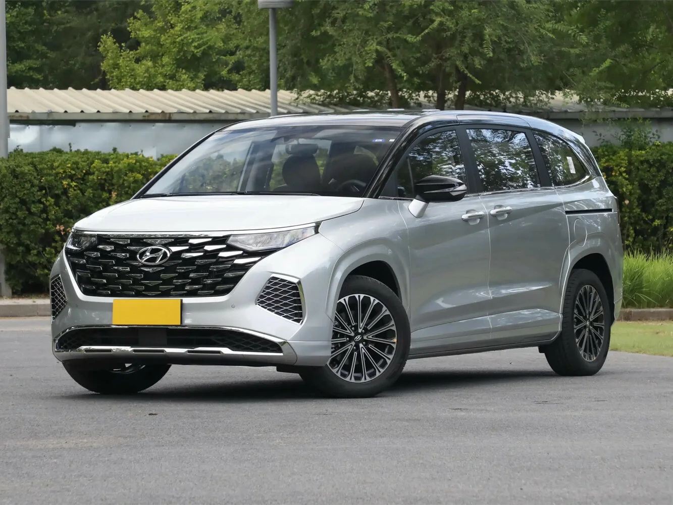 Hyundai Custo 2026 года: какой двигатель выбрать для семейного минивэна