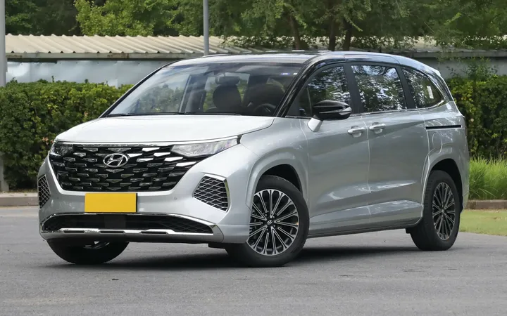 Hyundai Custo 2026 года: какой двигатель выбрать для семейного минивэна