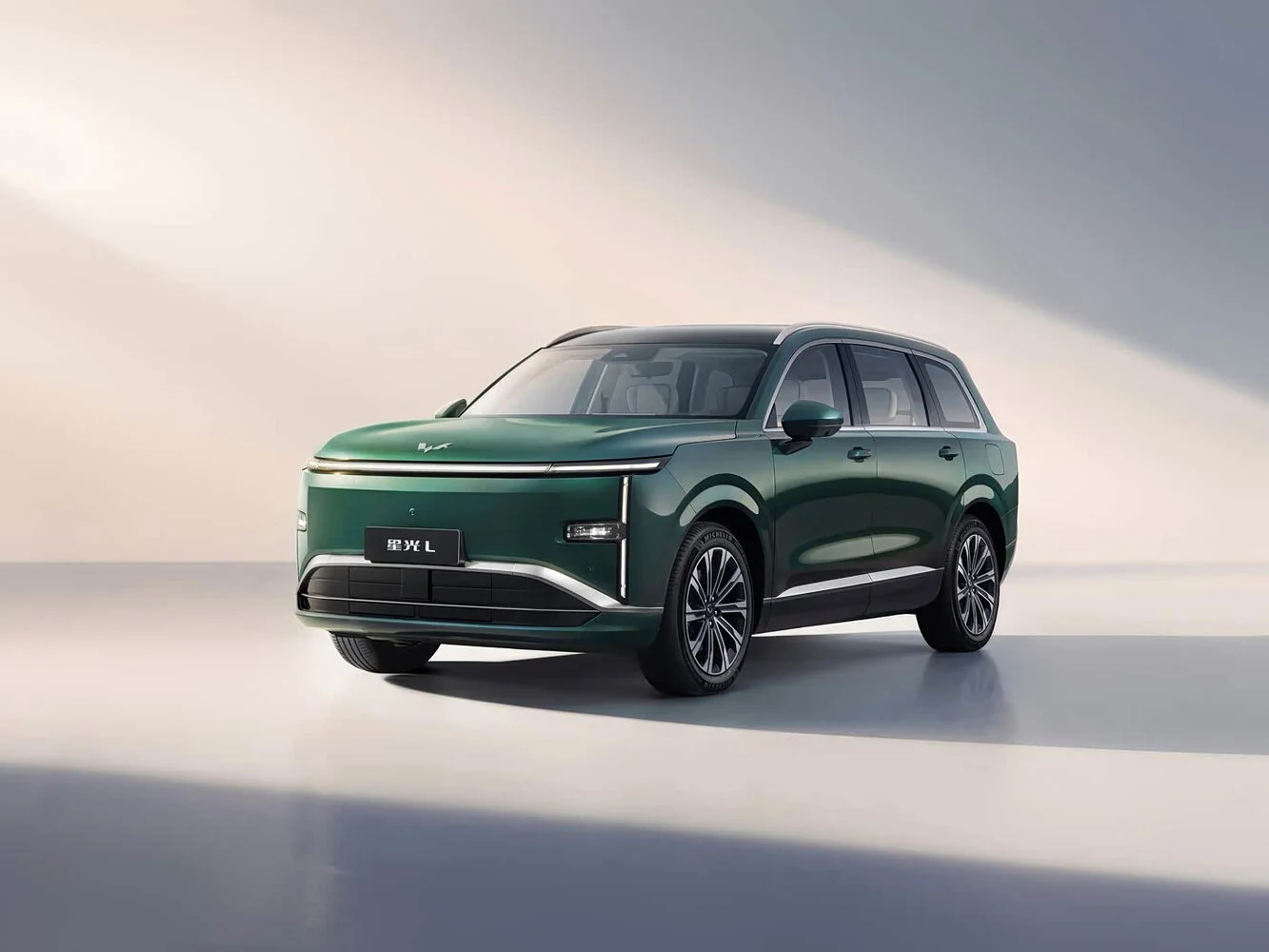 Wuling Starlight L 2026 года: просторный гибридный кроссовер для семьи