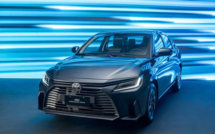 Toyota Ativ 2026 года: выбираем версию — бензин или гибрид?