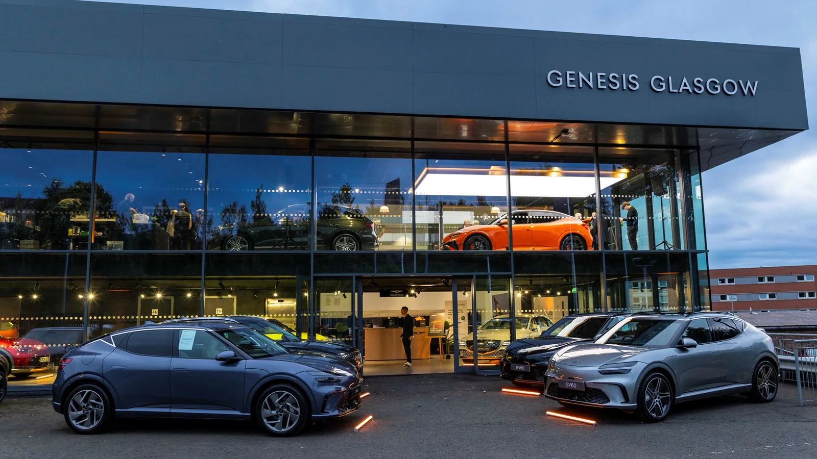 Genesis открыл шоурум в Глазго и показал GV60 Magma