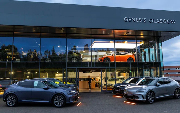 Genesis открыл шоурум в Глазго и показал GV60 Magma