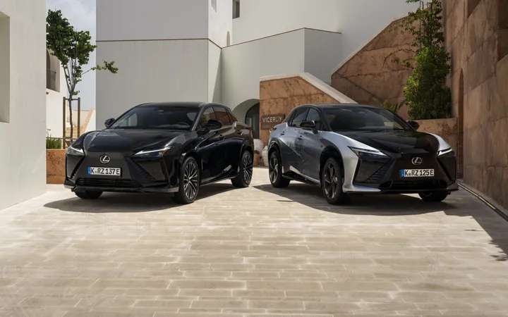 Lexus представил обновлённый RZ: больше мощности, новая батарея и steer-by-wire