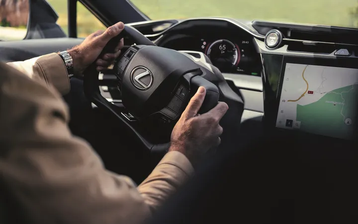 Lexus представил steer-by-wire для нового RZ: руль без механической связи