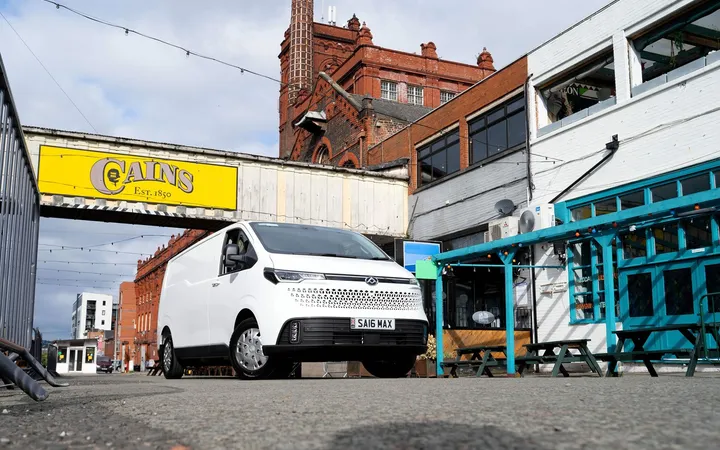 MAXUS DELIVER 7 в Великобритании: цена от £19 995 и оснащение выше класса