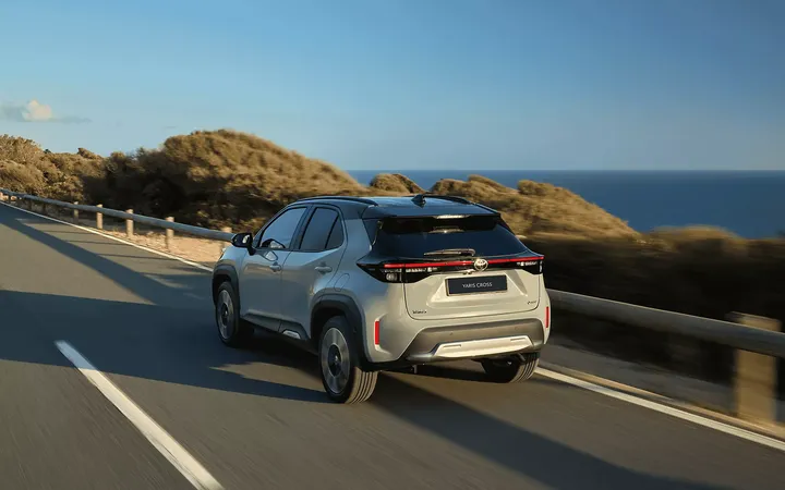 Обновлённый Toyota Yaris Cross Hybrid 2024: гибрид пятого поколения и Toyota Safety Sense 3.0