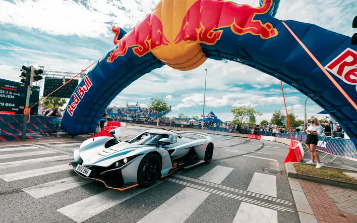 Praga Bohema выступила на Red Bull Showrun 2024 в Праге