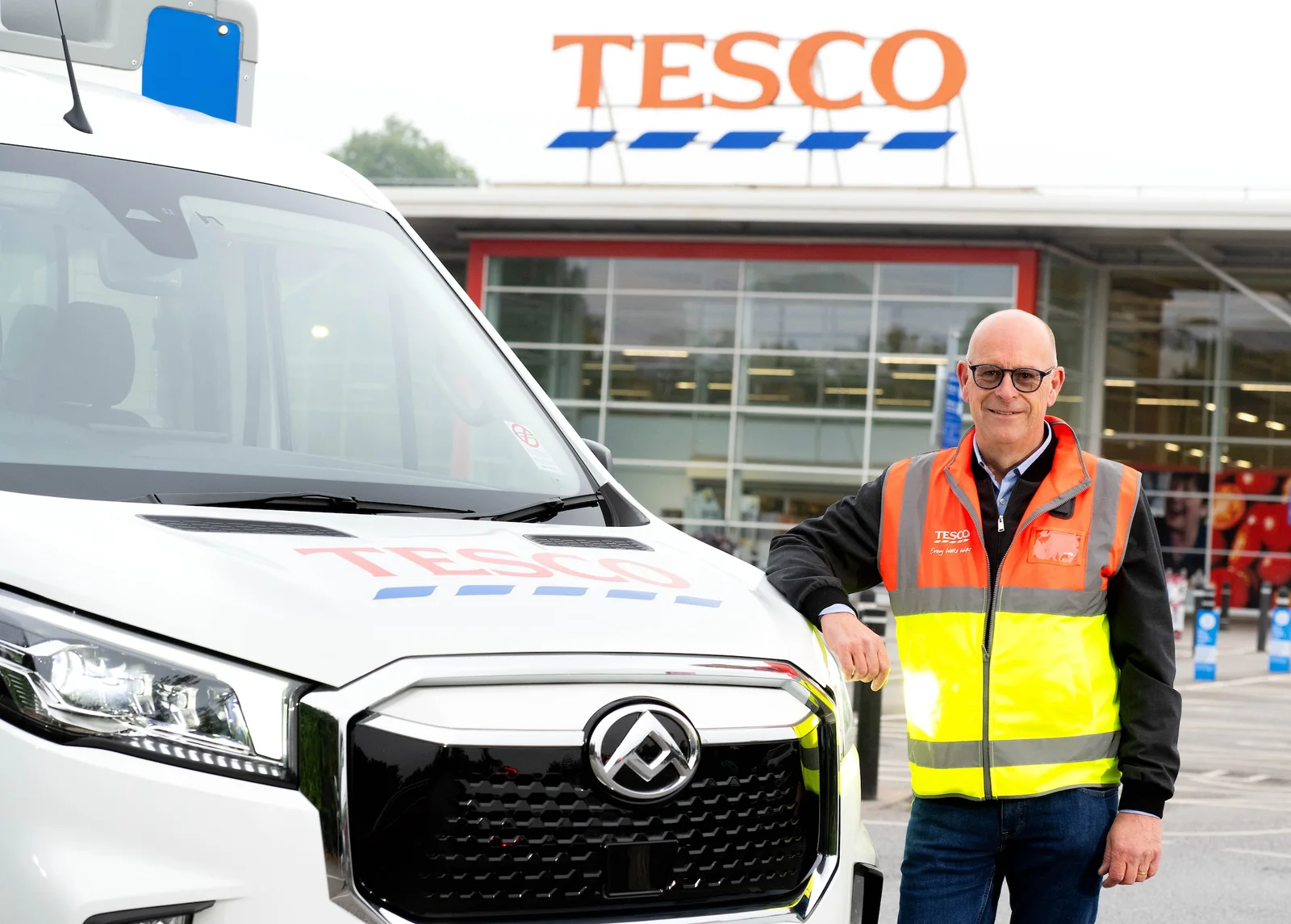 Tesco получила 2000-й электрический фургон Maxus eDeliver 9
