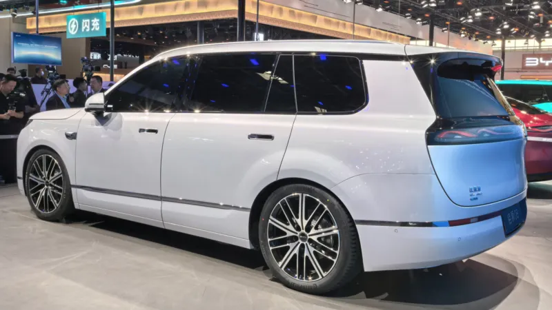 BYD Sea Lion 08 · 2026 — фото автомобиля