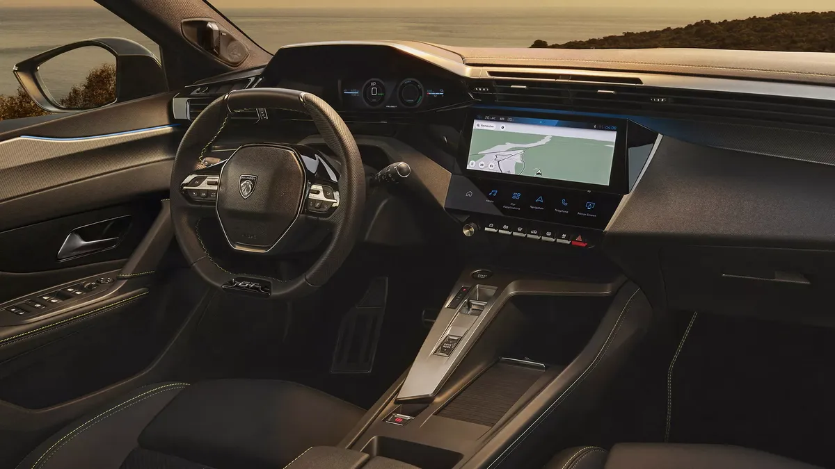 Peugeot 408 · III Рестайлинг — салон